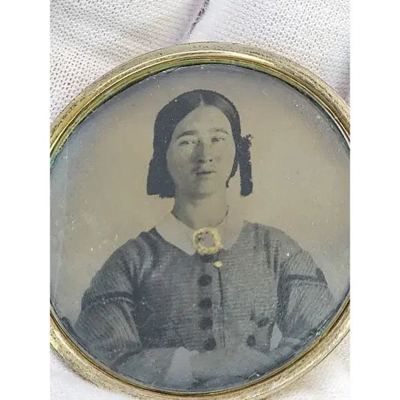 Antique Mid 1800s - American Locket (Male & Female Pictures - Treasure